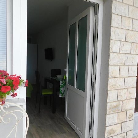Studio Apartman Jojo Apartment Сен Екстериор снимка