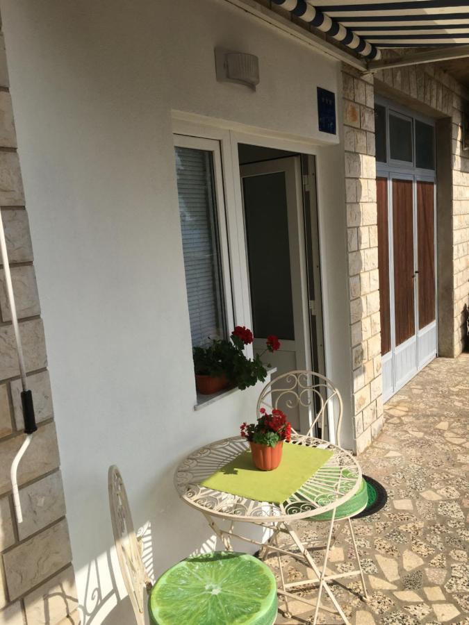 Studio Apartman Jojo Apartment Сен Екстериор снимка
