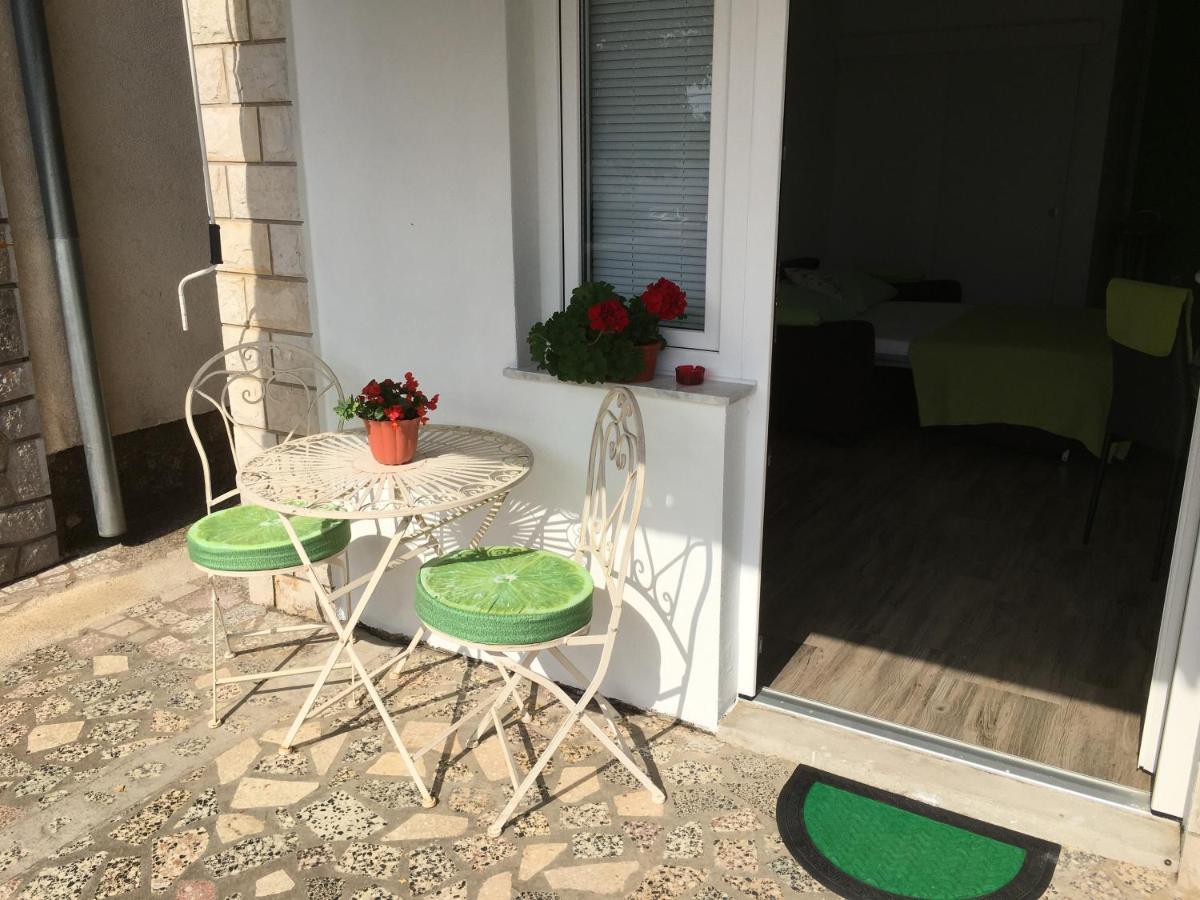 Studio Apartman Jojo Apartment Сен Екстериор снимка