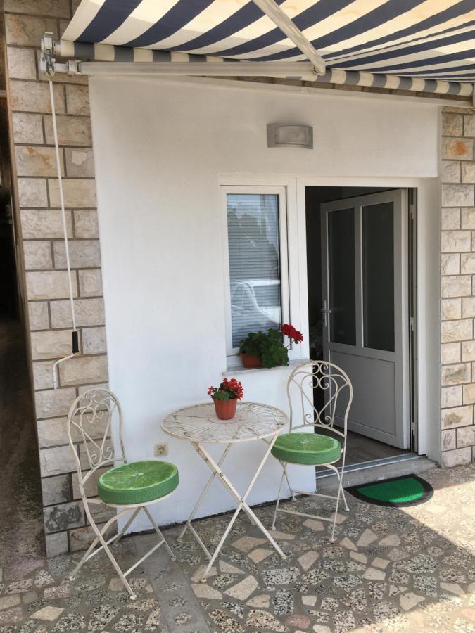Studio Apartman Jojo Apartment Сен Екстериор снимка