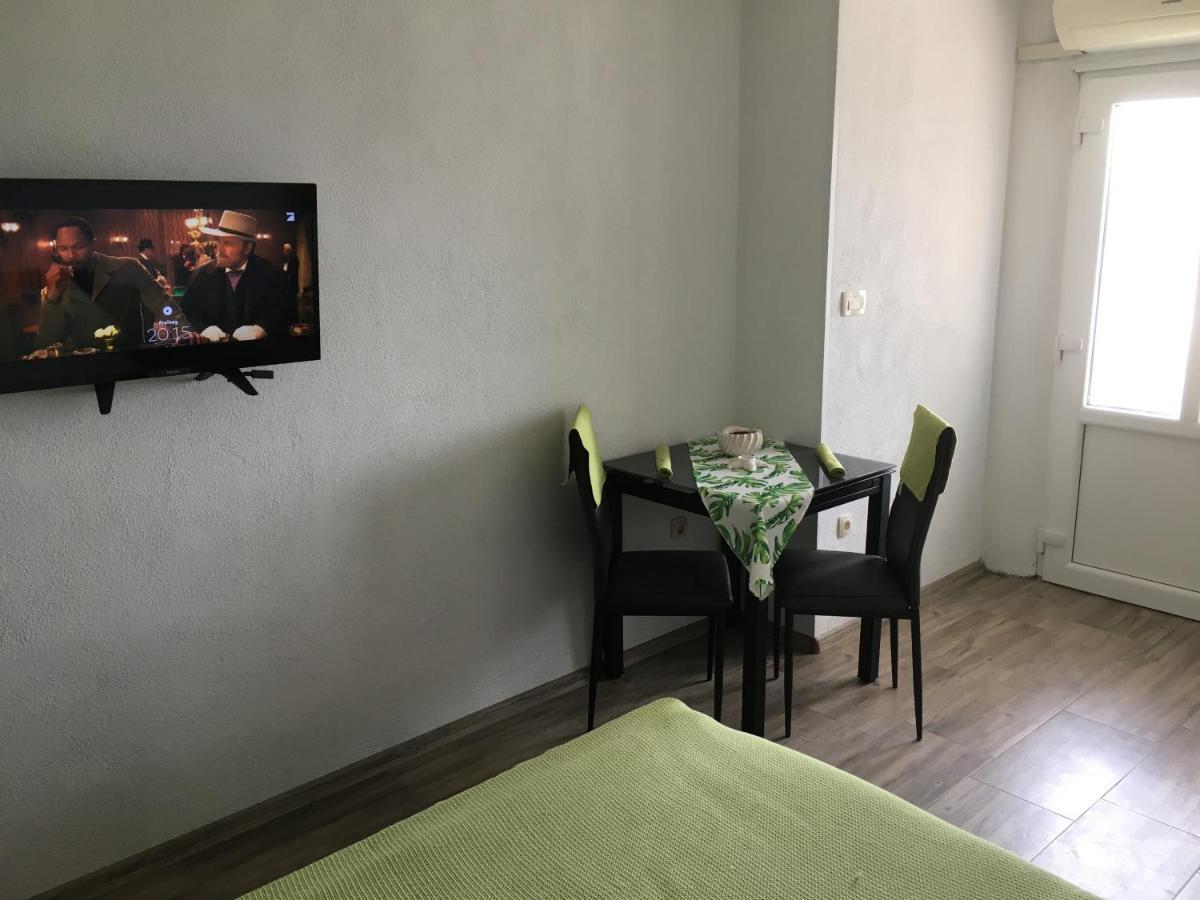 Studio Apartman Jojo Apartment Сен Екстериор снимка