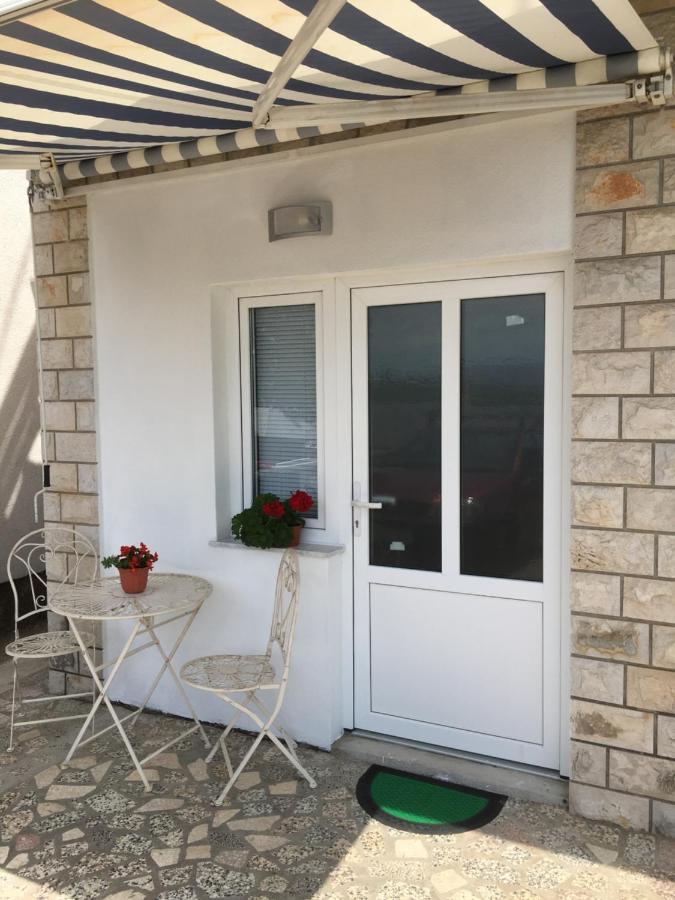 Studio Apartman Jojo Apartment Сен Екстериор снимка