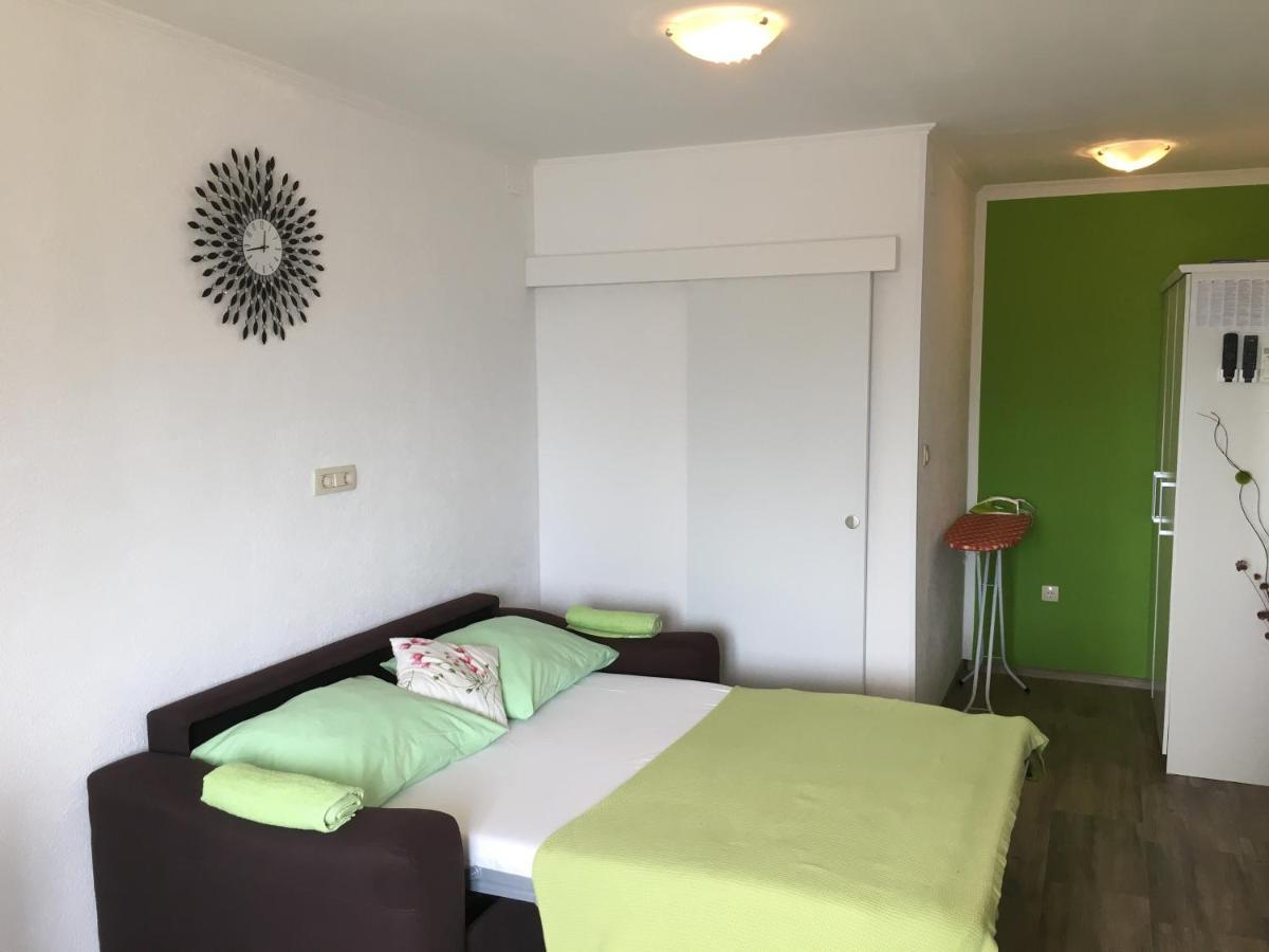 Studio Apartman Jojo Apartment Сен Екстериор снимка