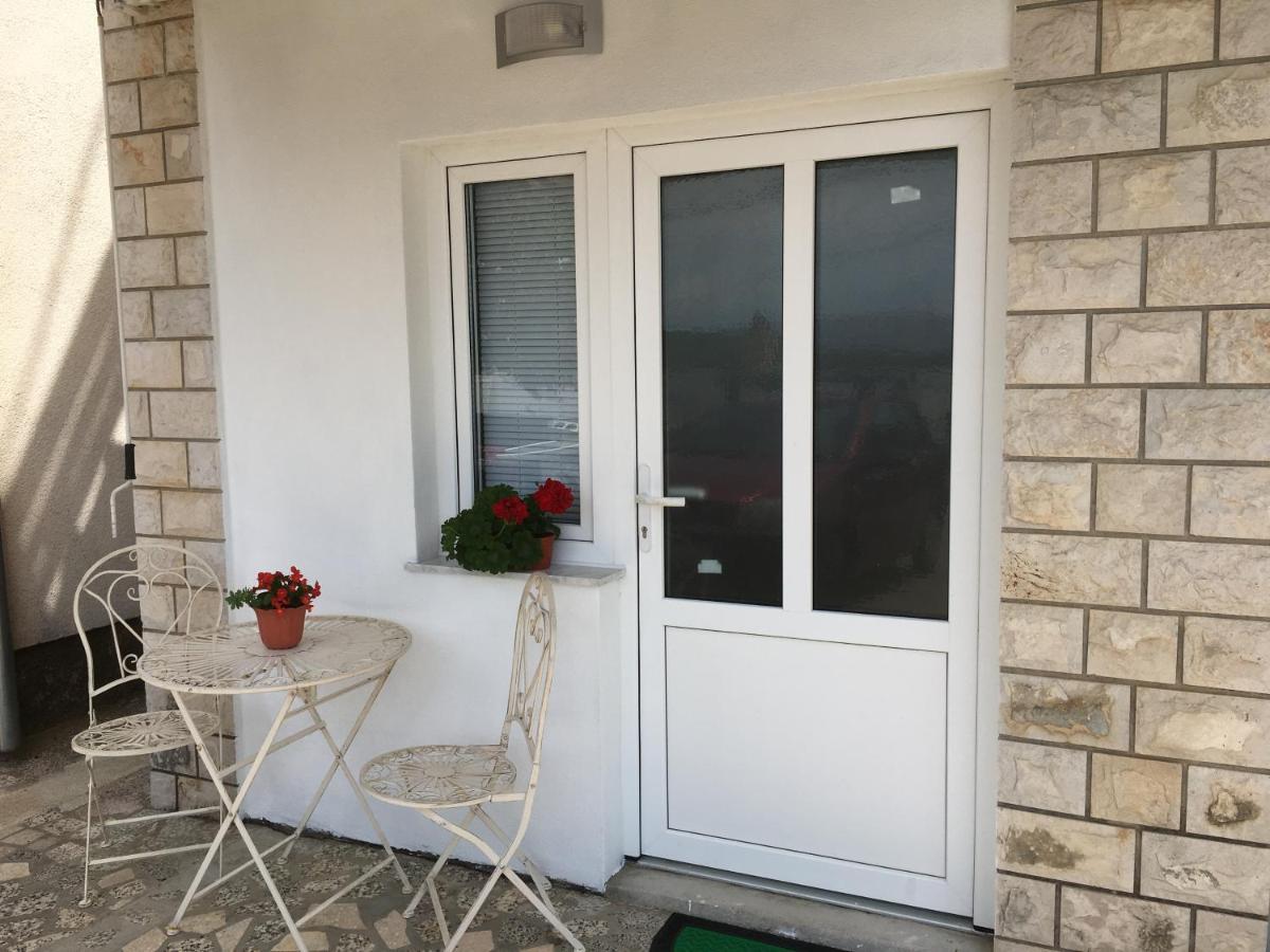 Studio Apartman Jojo Apartment Сен Екстериор снимка